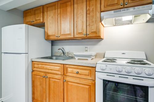 Walkable Elmont Studio 19 Mi to New York City! thumb 2