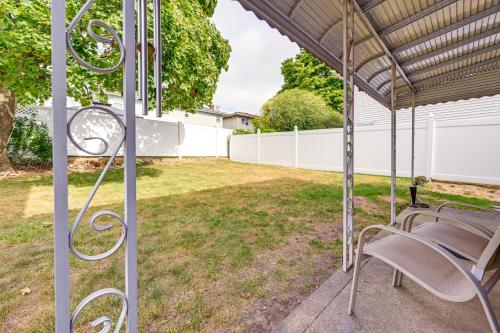 Walkable Elmont Studio 19 Mi to New York City! thumb 3