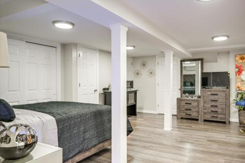 Walkable Elmont Studio 19 Mi to New York City! in Elmont, USA