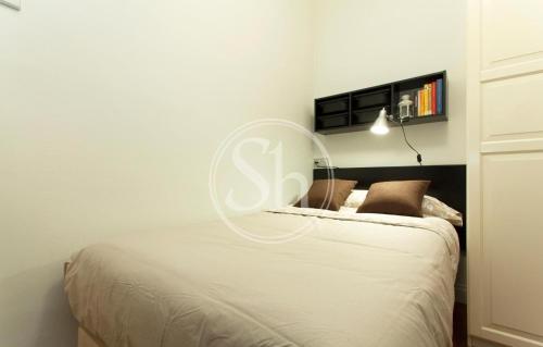 Sagrada Familia apartment - Tap to explore photos
