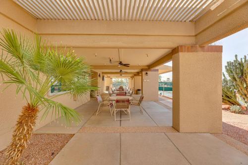 Private Putting Green and Patio Sun Lakes Home! in ซันเลค