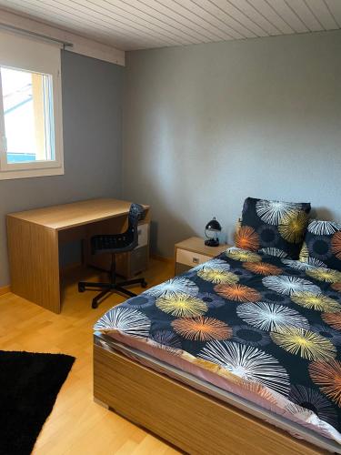 Chambre spacieuse à louer dans une maison calme avec un grand jardin in Bulle, Schweiz