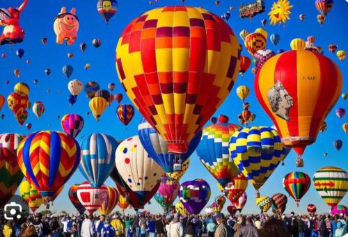 Balloon Haven, King Bed, Office, Foosball, Crib in Albuquerque, USA