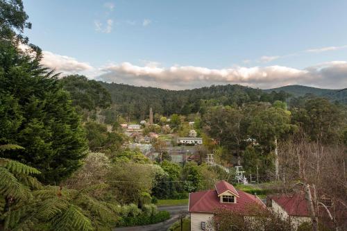 Charnwood Cottages in Warburton