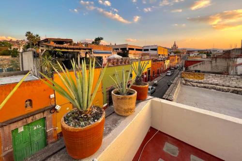 CASA RUBEO - San Miguel Rooftop Casa, Free Parking, AC, Centro in San Miguel de Allende, Mexico