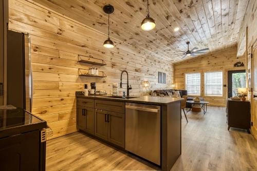 English Mountain Hideaway in Sevierville, USA
