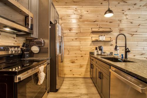 English Mountain Hideaway in Sevierville, USA