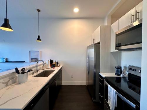 Flexhome Skywalk to Fiserv U9 with Rooftop Gym Parking in Milwaukee, USA