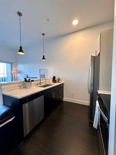 Flexhome Skywalk to Fiserv U9 with Rooftop Gym Parking in Milwaukee, USA