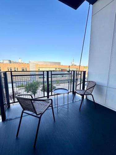 Flexhome Skywalk to Fiserv U9 with Rooftop Gym Parking in Milwaukee, USA