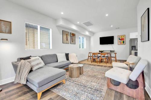 Luxe Townhouse Near Downtown LA, Los Angeles