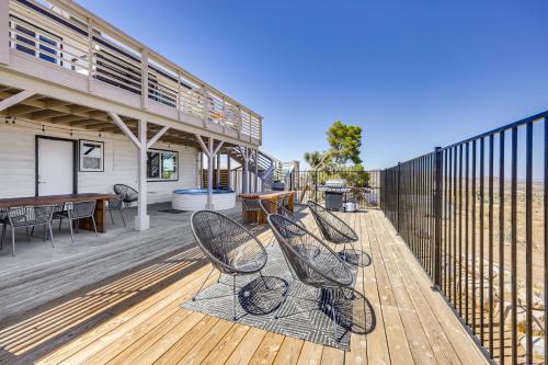 High-Desert Home w/ Hot Tub & Cowboy Pool, Joshua Tree