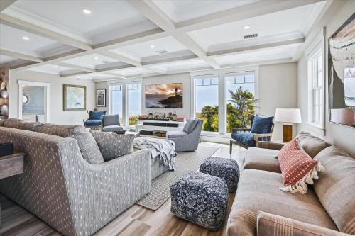 8 Terra Bella Trace- Oceanfront, 6 Primary Rooms, Pool, Roof Top, FREE Activities Included in Hilton Head Island (SC)