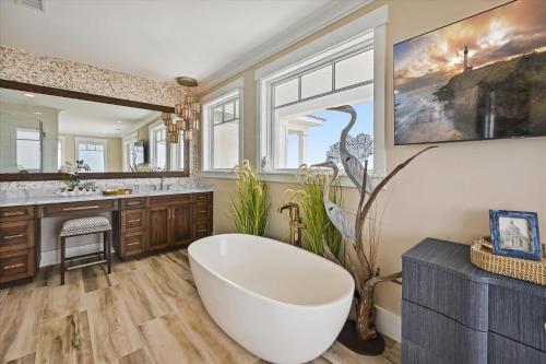 8 Terra Bella Trace- Oceanfront, 6 Primary Rooms, Pool, Roof Top, FREE Activities Included in Hilton Head Island (SC)