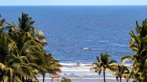 Tropical Beachfront Private Balcony and BBQ Pool in Nuevo Vallarta , Mexico