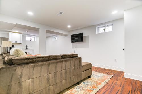 7 Mi to Baltimore Maryland Gem with Shared Yard! 7 Mi to Baltimore Maryland Gem with Shared Yard!