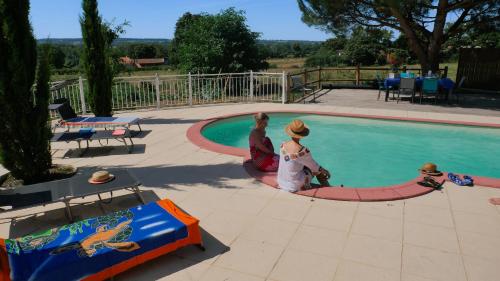 Les Gîtes de Bellevue (Les Gites de Bellevue) in Nueil-les-Aubiers