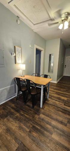 Dauphin District Darling #3-Downtown Restaurants - image 2