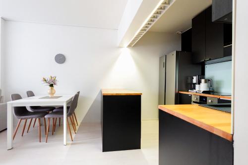 GuestFirst- Vibrant Helsinki Stay 5 Min to Design District, Helsinki (foto 8)