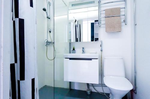GuestFirst- Vibrant Helsinki Stay 5 Min to Design District, Helsinki (foto 9)