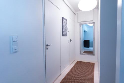 GuestFirst- Vibrant Helsinki Stay 5 Min to Design District, Helsinki (foto 11)