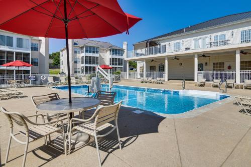 Condo with Pool about 2 Mi to Table Rock Lake! in Branson, USA