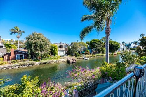 House on the canal in Venice, Los Angeles (photo 8)