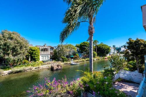 House on the canal in Venice, Los Angeles (photo 10)