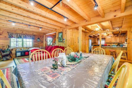 Pocono Mountain Cabin Rental Near Bushkill Falls! in Bushkill, USA