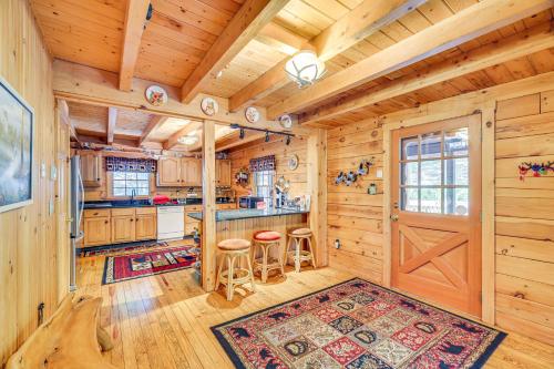 Pocono Mountain Cabin Rental Near Bushkill Falls! in Bushkill, USA
