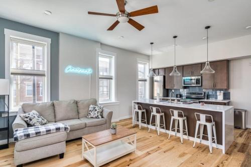 Top Rated - Free Parking - 1-br Condo OTR in Cincinnati, USA