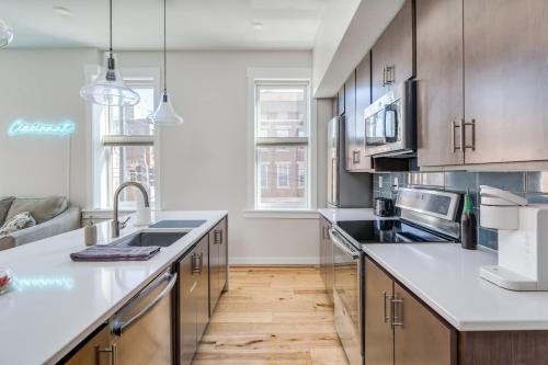 Top Rated - Free Parking - 1-br Condo OTR in Cincinnati, USA
