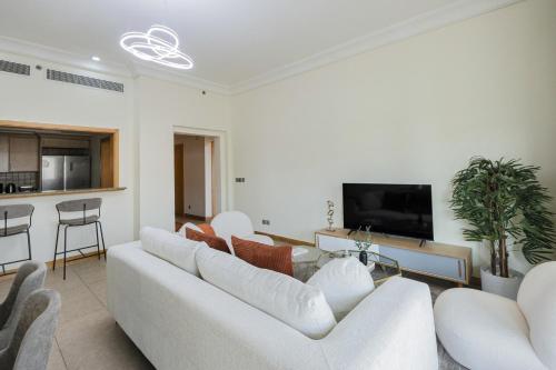 DVH Al Hamri Jumeirah Shoreline 2 Bed & Maids Free beach access - image 4