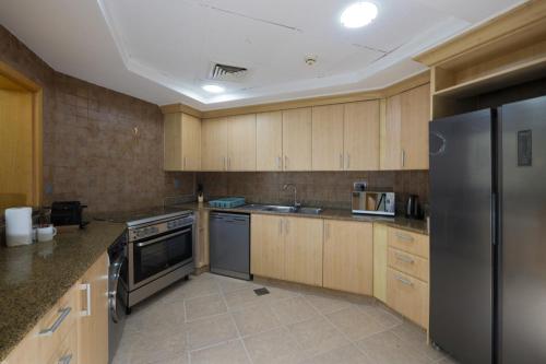 DVH Al Hamri Jumeirah Shoreline 2 Bed & Maids Free beach access - image 5