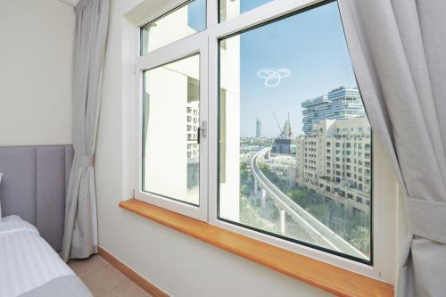 DVH Al Hamri Jumeirah Shoreline 2 Bed & Maids Free beach access - image 12