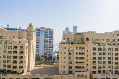 Luxury at Al Hamri Jumeirah Shoreline 2 Bed Free beach access, Dubai (photo 6)