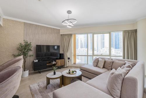 Luxurious Waterfront at Al Majara Dubai Marina - image 9