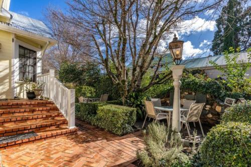 Romantic Victorian Getaway The Hideaway in Sutter Creek (CA)
