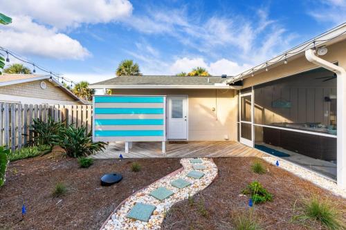 Zuhanyzó, Sandcastle Harbor Pool and FirePit in Ponce Inlet (FL)