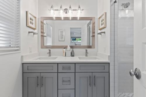 Fürdőszoba, Sandcastle Harbor Pool and FirePit in Ponce Inlet (FL)