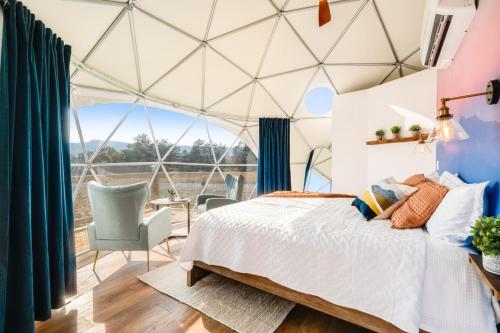Faraway Geodome with Views in Luray, USA