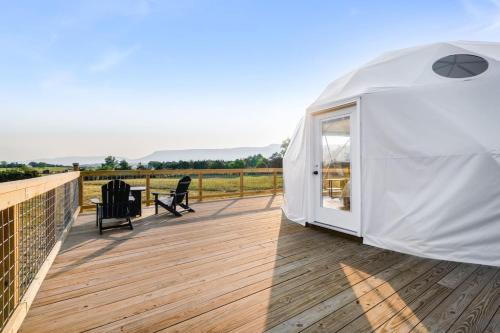 Faraway Geodome with Views in Luray, USA