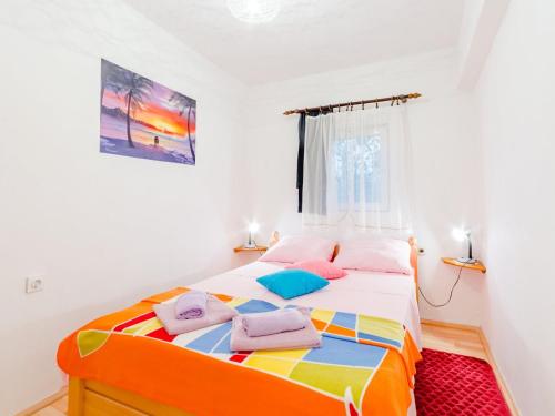 Apartment Sea Star - Three-Bedroom Apartment with Pool and Sea View - image 2