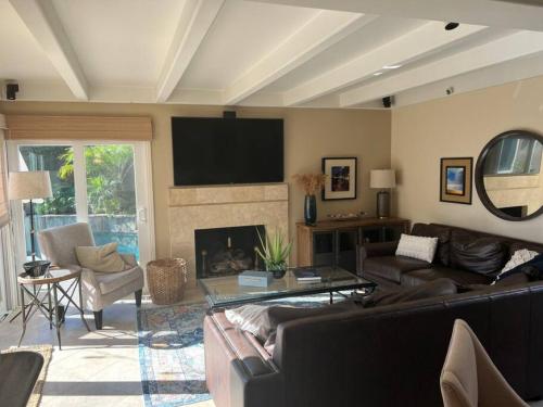 SurfCity Villa Chateau Relaxeau in Oak View