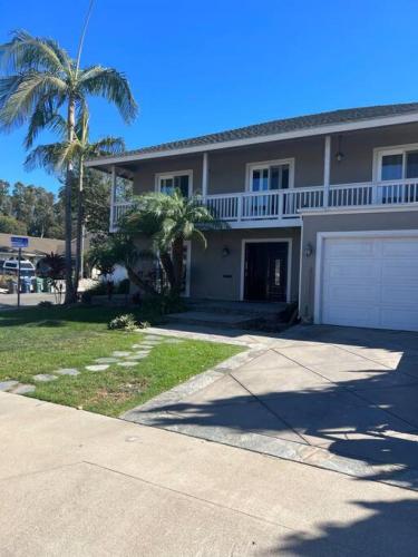 SurfCity Villa Chateau Relaxeau in Oak View