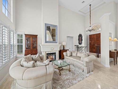 Private Luxury Waterfront Mansion I Heated Pool and Hot Tub in Delray Beach, USA