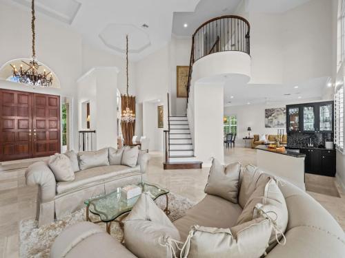 Private Luxury Waterfront Mansion I Heated Pool and Hot Tub in Delray Beach, USA