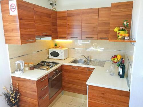 Apartments Kola - Two Bedroom Apartment with Balcony and Sea View 2