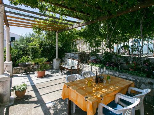 Apartment Gigi - Two Bedroom Apartment with Terrace and Sea View