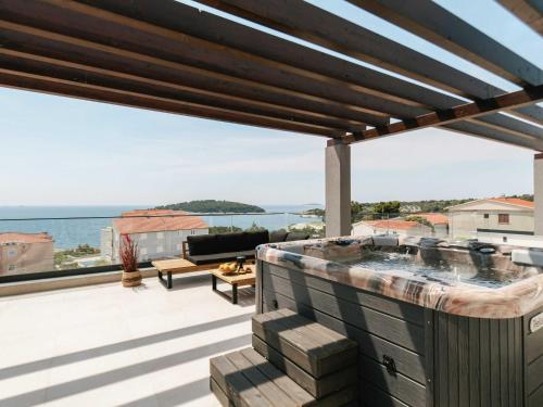 Spa, Villa La Ze - Three Bedroom Villa with Swimming Pool in 羅果茲尼查市